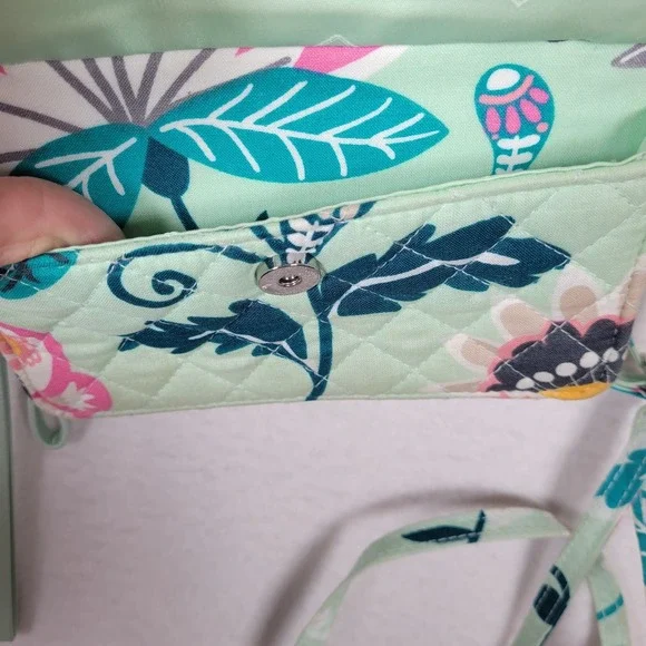 Vera Bradley Iconic RFID All In One Crossbody Wristlet Wallet Mint Flowers - Picture 3 of 6